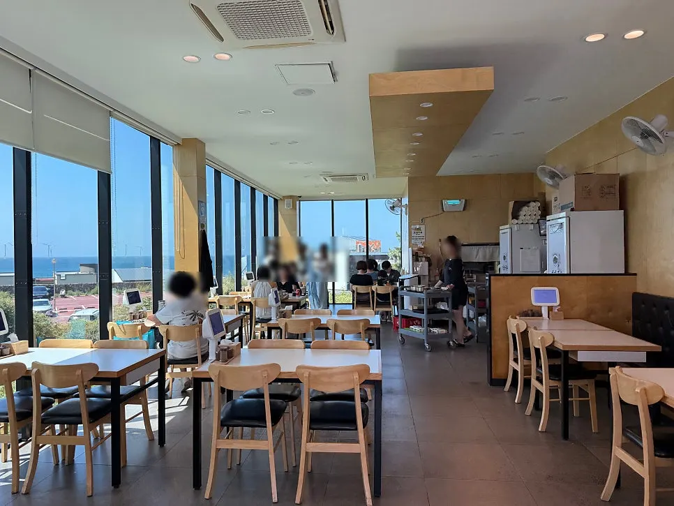 Interior of Handam Guksu with floor-to-ceiling windows