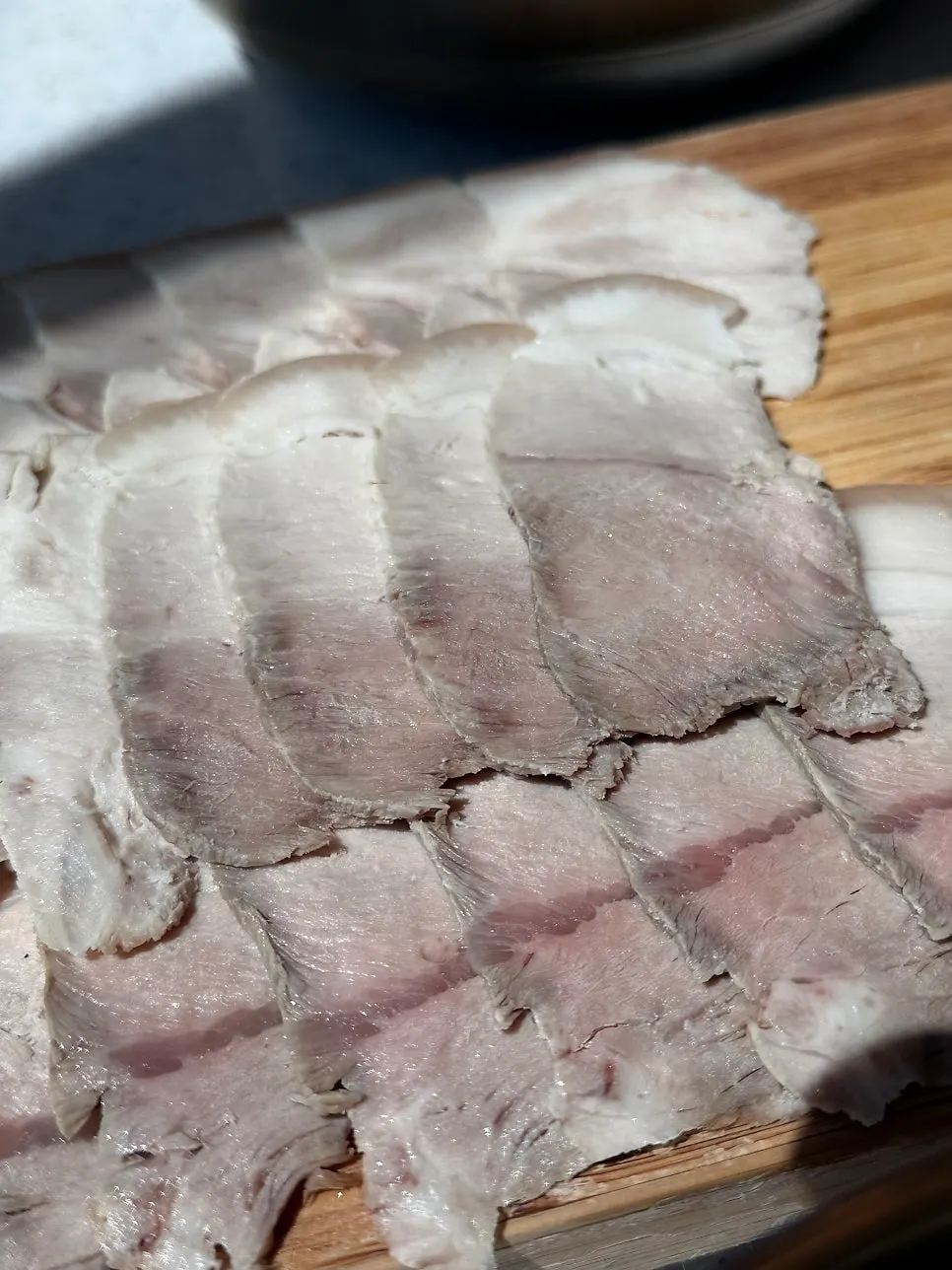 Chilled pork with wasabi and sauce