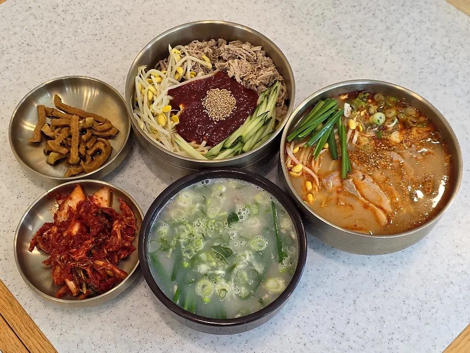 한담국수 푸짐한 한상차림