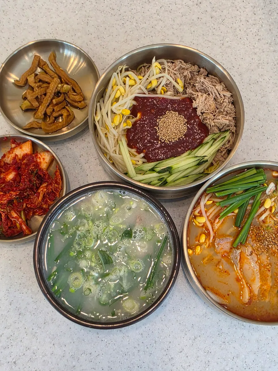 한담해변 한담국수 식사 모습