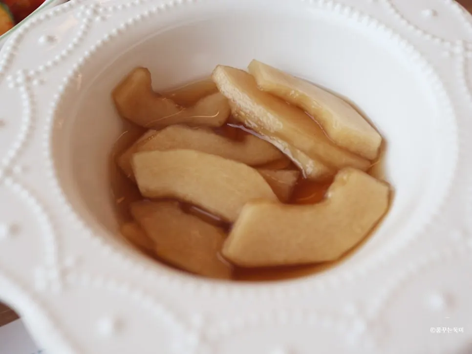 Pickled melon side dish