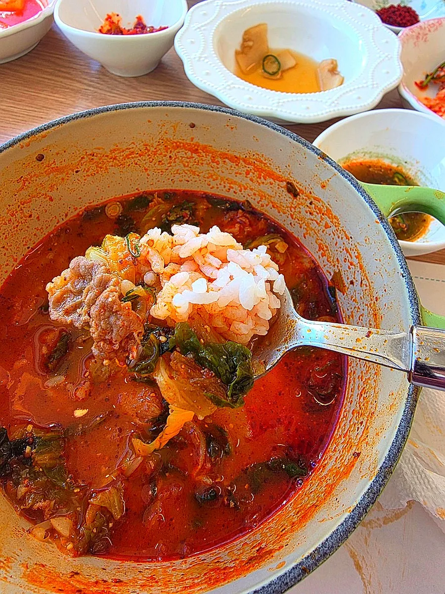 Empty bowl of Aewol Eomma's hangover soup, finished to the last drop