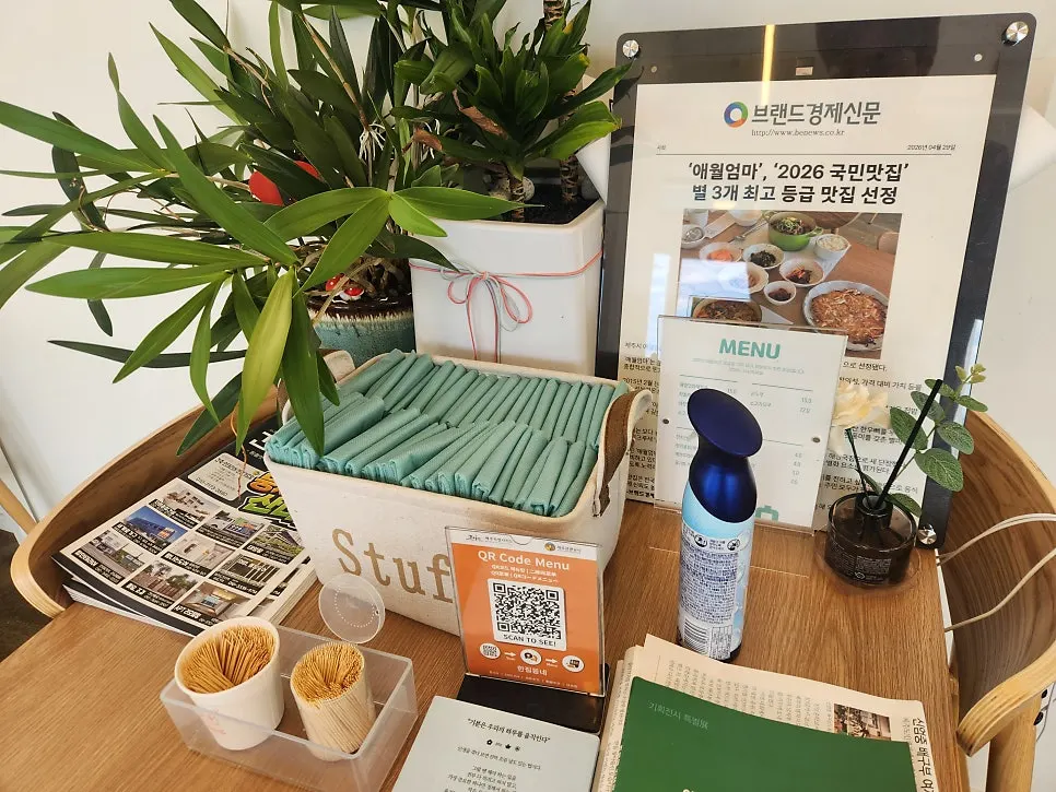 Aprons and tableware prepared at Aewol Eomma