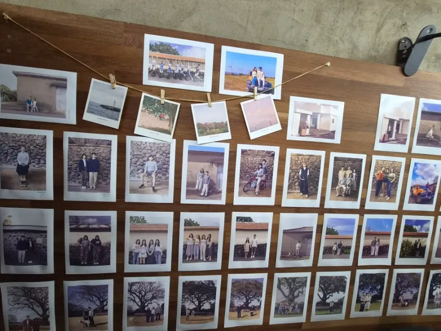Sample photos and framed prints displayed inside Eoeum-ri Photo Studio