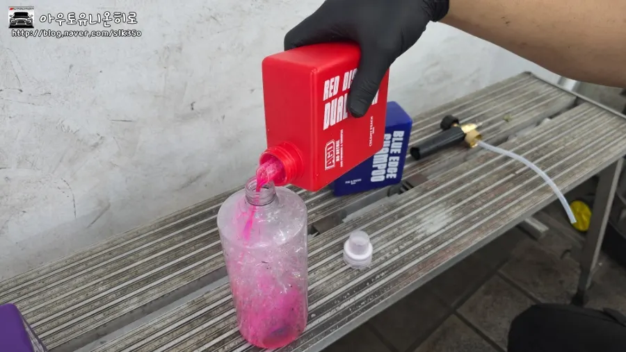 Preparing a diluted acidic cleaner for a foam cannon