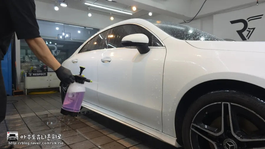 Spraying diluted pre-wash onto a vehicle exterior