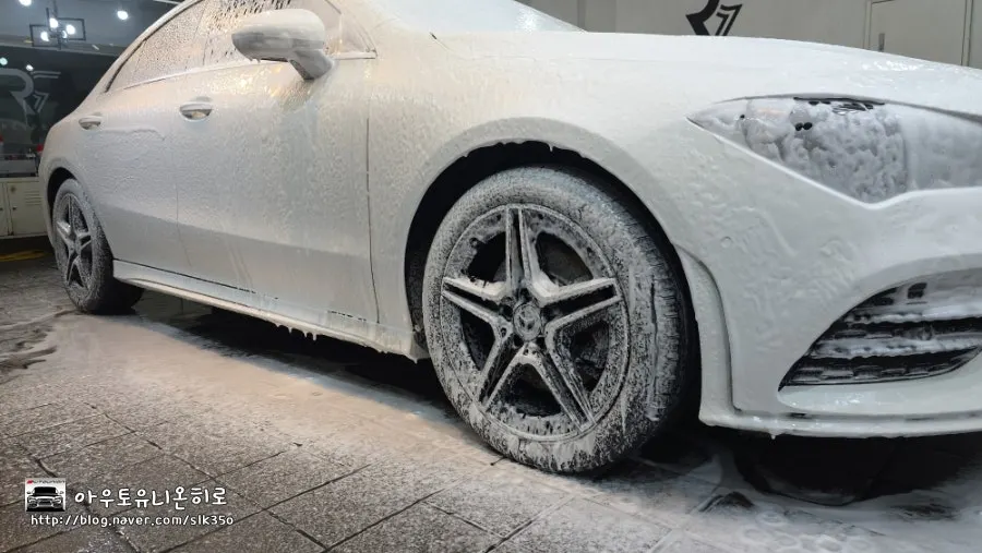 Spraying snow foam on a vehicle after a high-pressure rinse