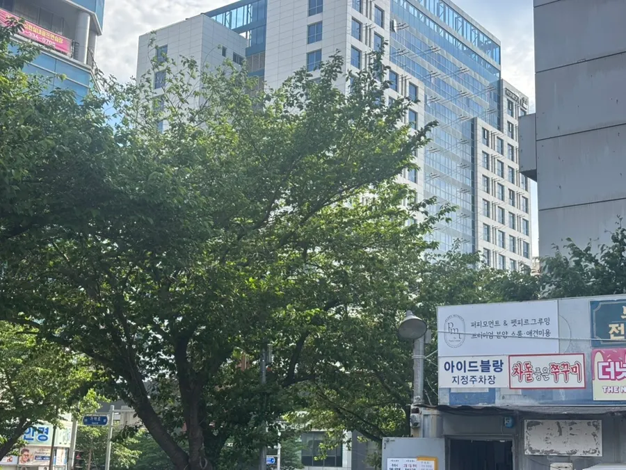 아이드블랑 김해삼계 건물 주차 공간