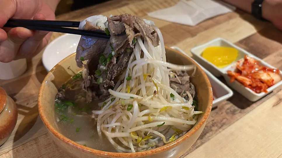 테이블에 비치된 소스류