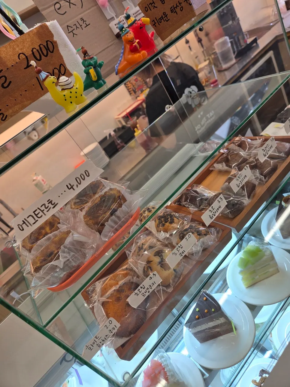 Dessert corner with a sign noting 100% dairy whipped cream
