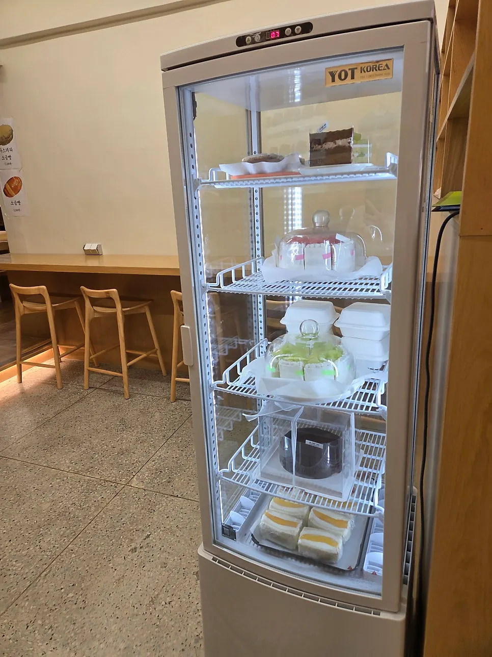 Inner space at Jo Hui-tak Coffee suitable for group gatherings