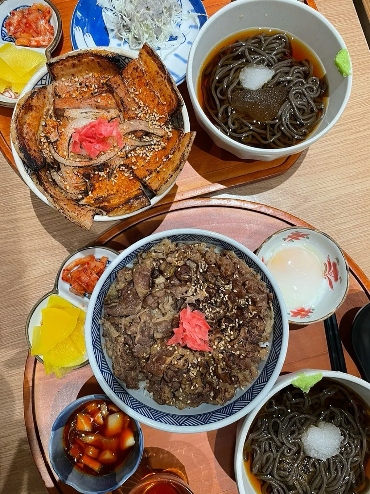 냉모밀까지 함께 나온 규동정식과 차슈동정식 상차림