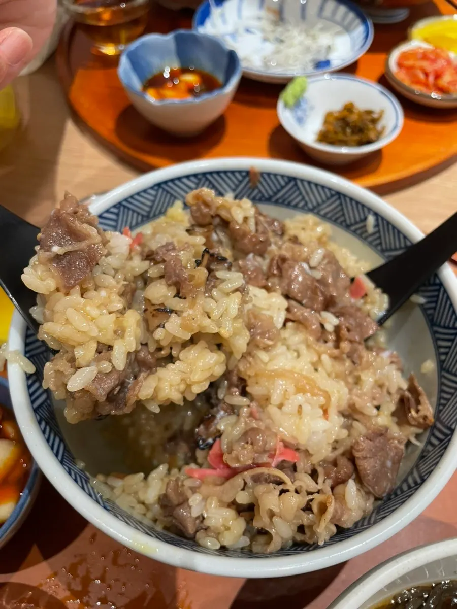 수란을 올려 비빈 규동