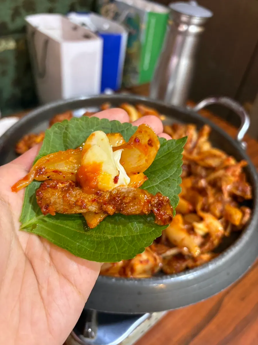 매장에 붙은 김치구이 맛있게 먹는 방법 안내