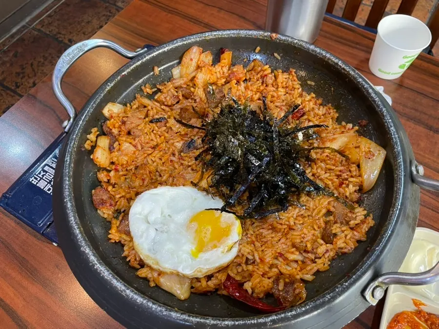 쌈무에 싸 먹는 돼지김치구이