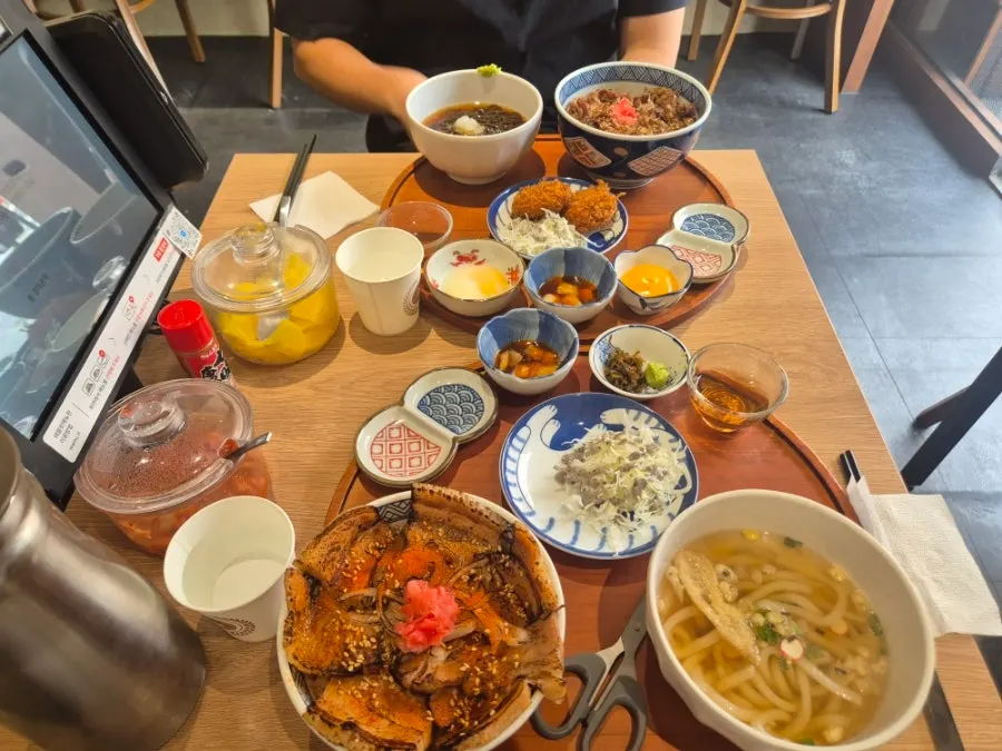 규동집 아주대점 내부 좌석