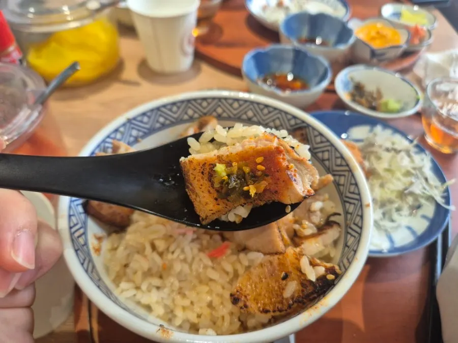 두툼한 차슈동정식