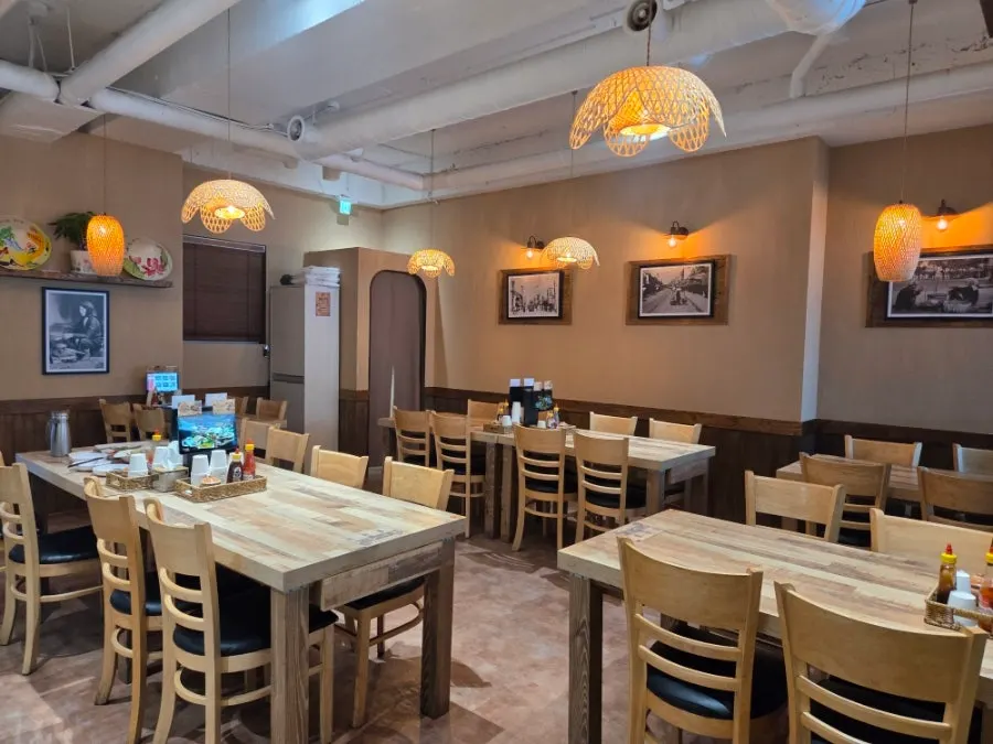 Table and chair layout in Madam Hao's dining hall