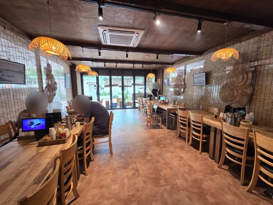 Spacious, comfortable interior view of Madam Hao