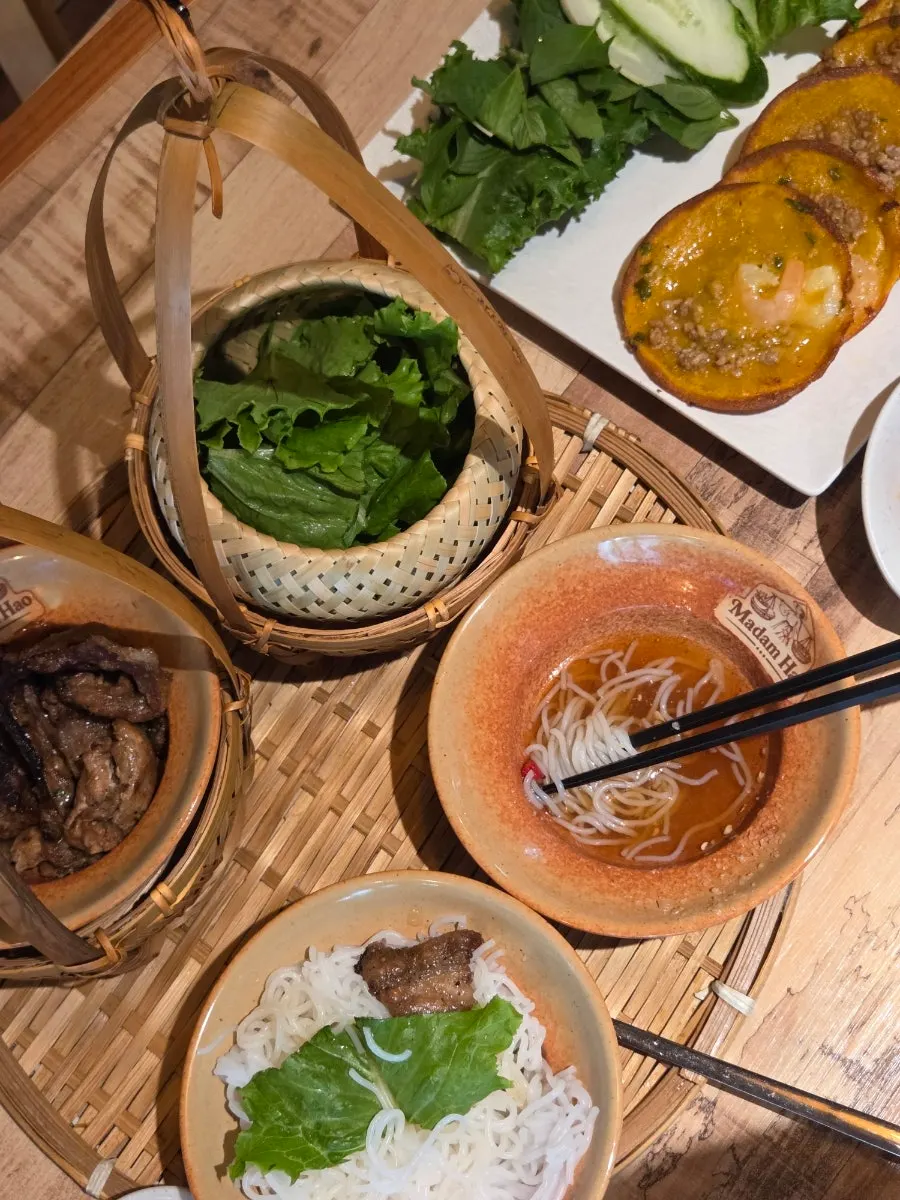 Rice paper wrapped with banh khot and vegetables