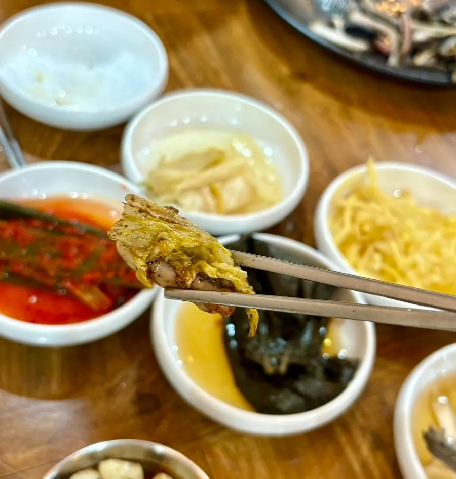 백김치와 함께 먹는 장어