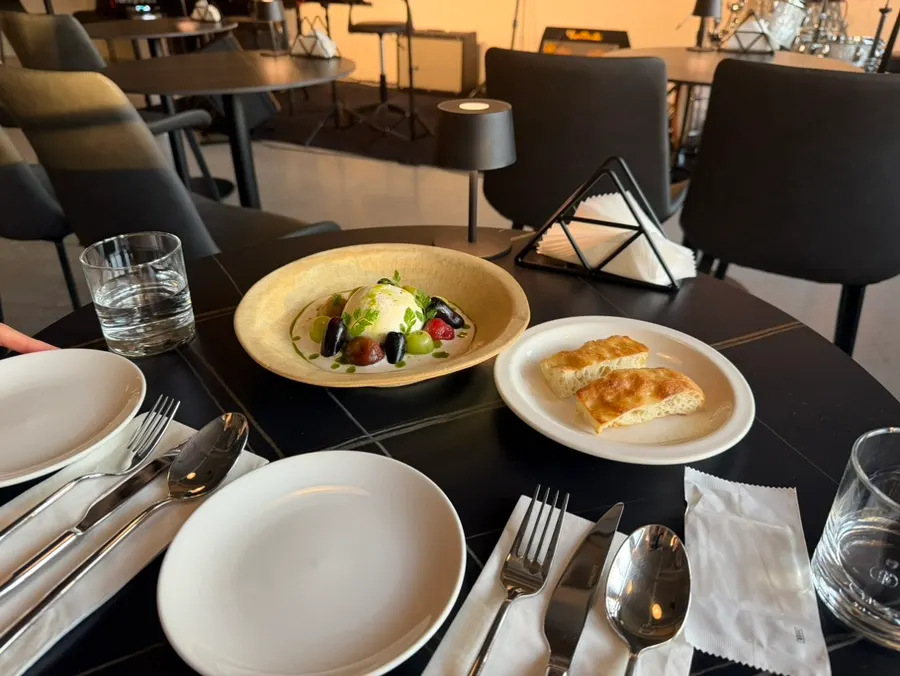 Bread served before the meal
