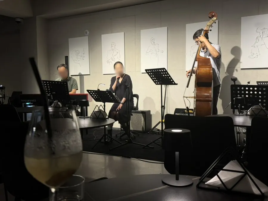 Double bass being played