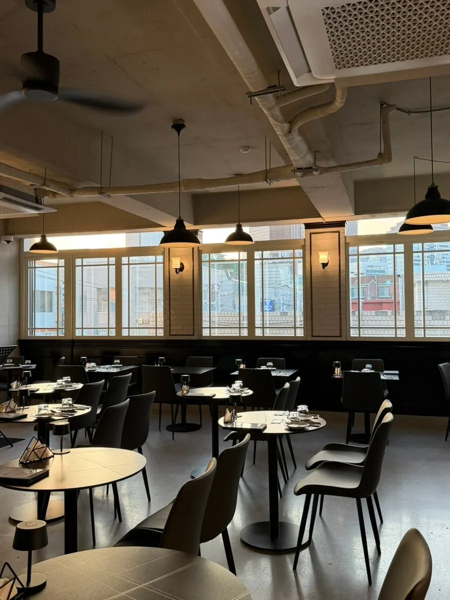 Allegro's black-and-white interior hall