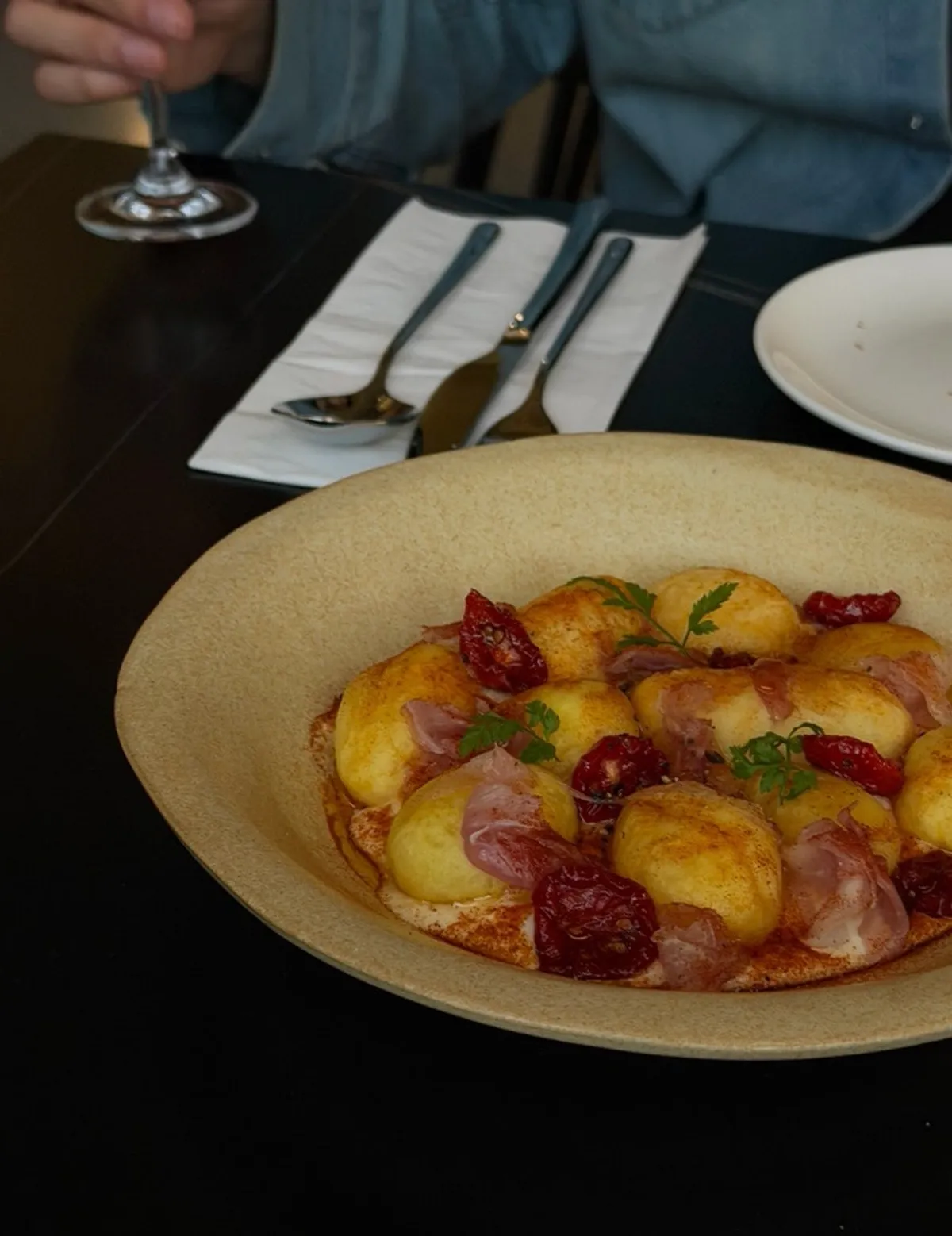 Close-up of the salad with cream cheese sauce and prosciutto