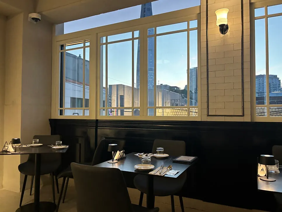 Evening atmosphere at Allegro's window seats