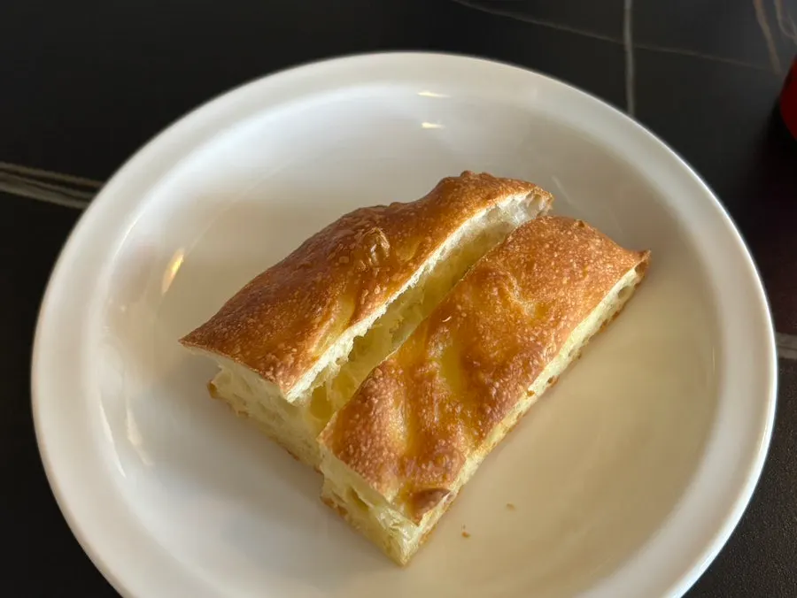 Primer plano del plato de pan
