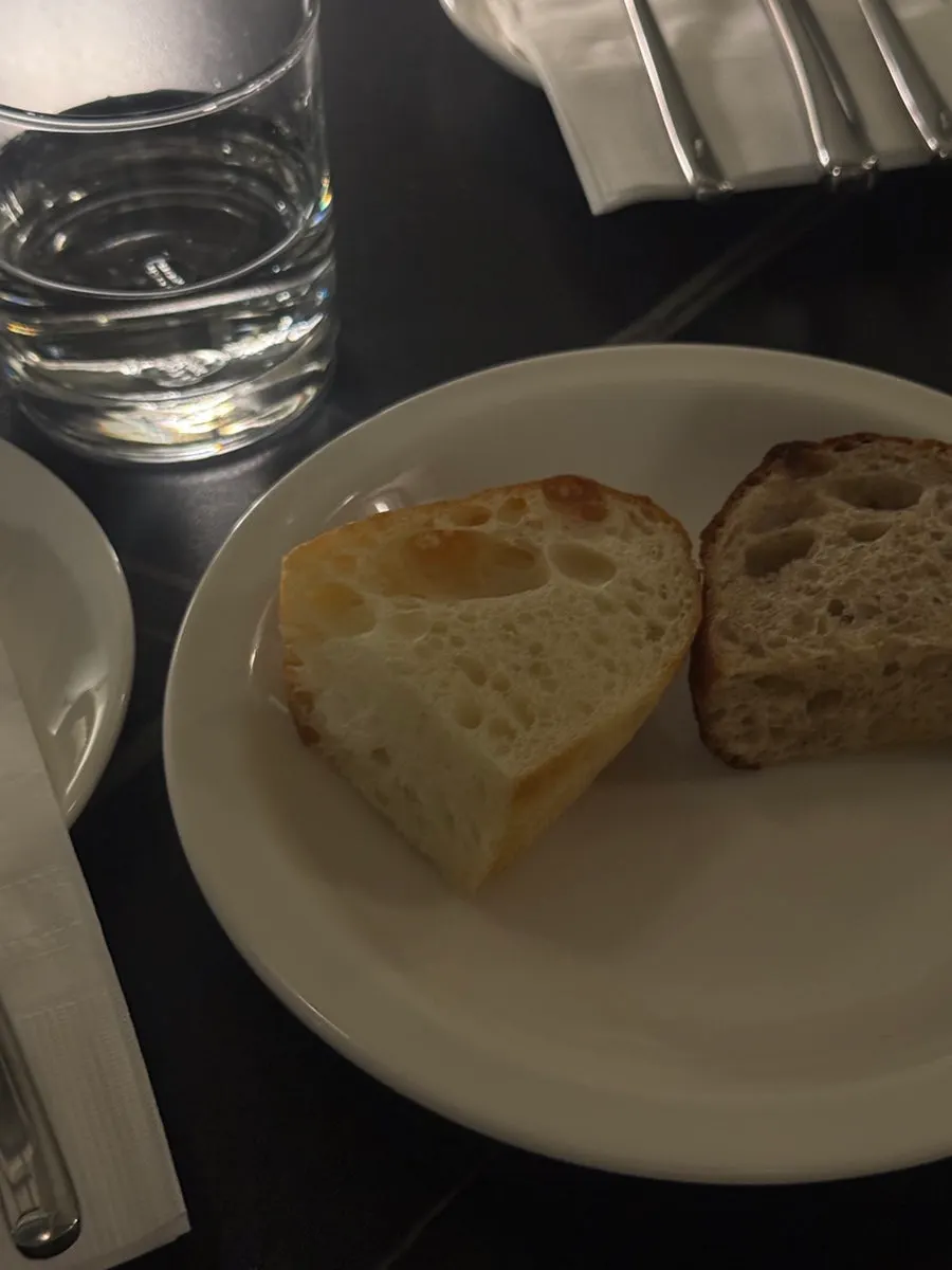 Warm pre-meal bread served at the table