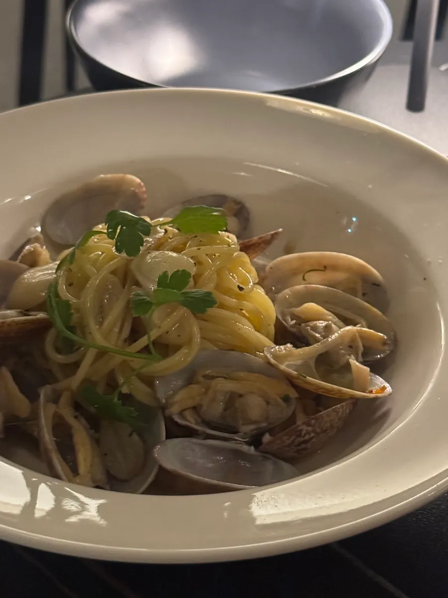 Vongole oil pasta with clams