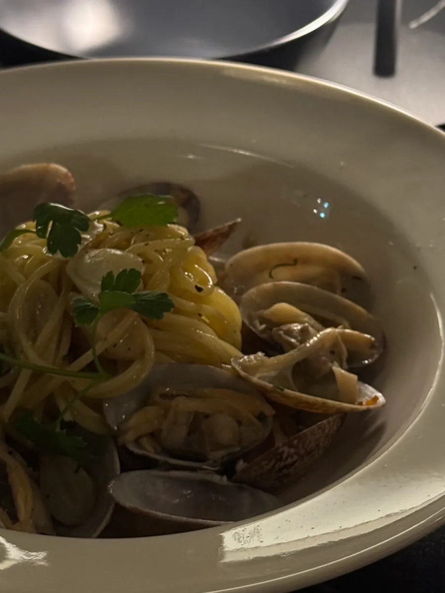 Vongole pasta with noodles lifted up