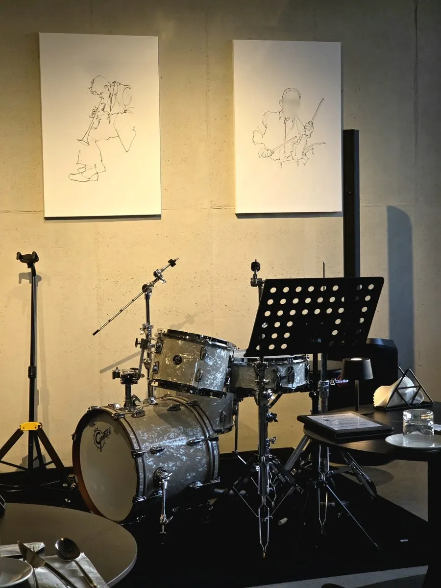 Evening atmosphere at Allegro with live jazz