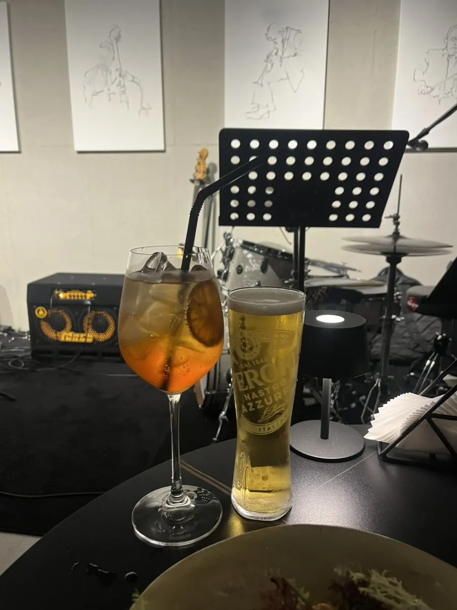 A cocktail and a draft beer