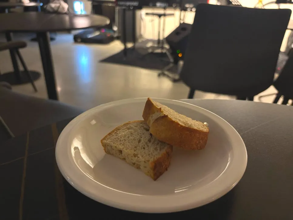 Bread served before the meal at Allegro