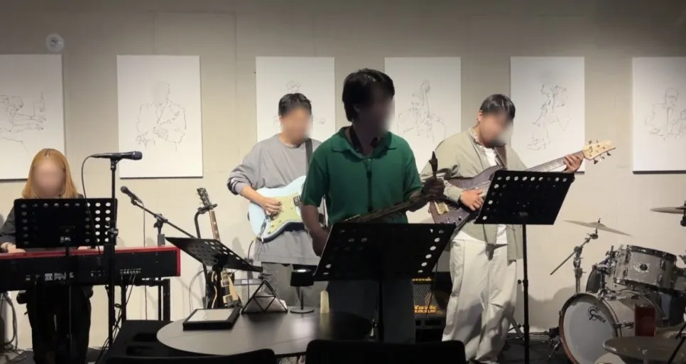 Fusion jazz band Bee-ondi performing on Allegro's stage