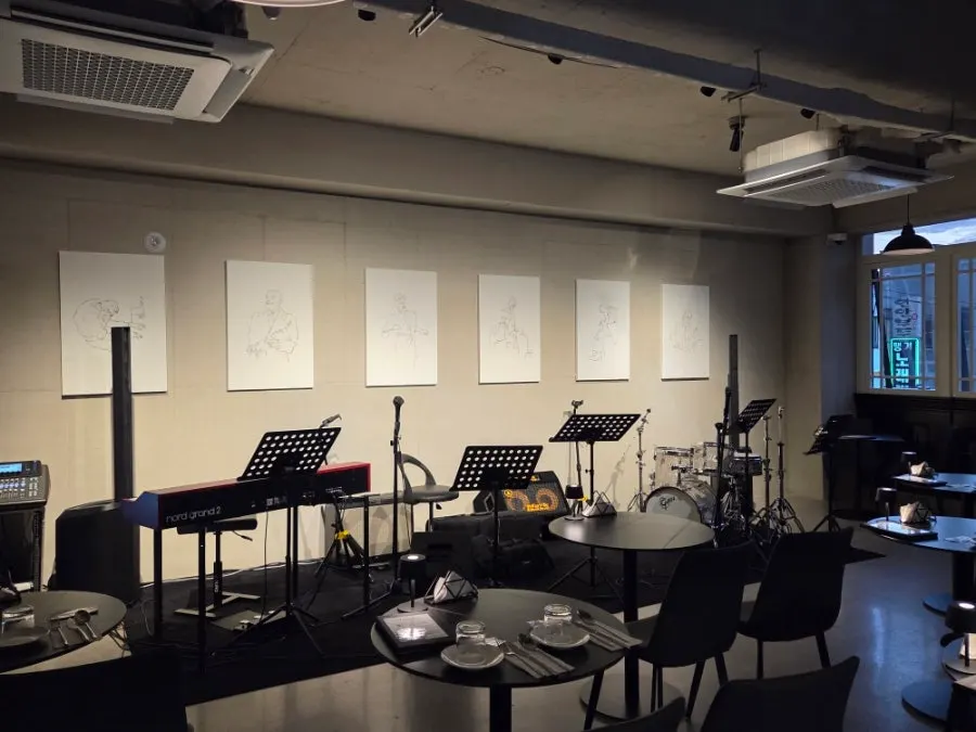 Allegro's dining hall with the live jazz stage
