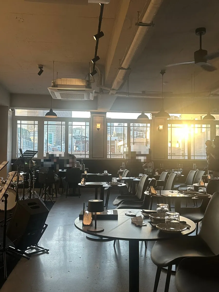Table and seating arrangement inside Allegro