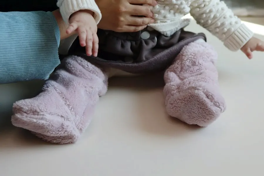 Baby foot warmers resembling bear paws