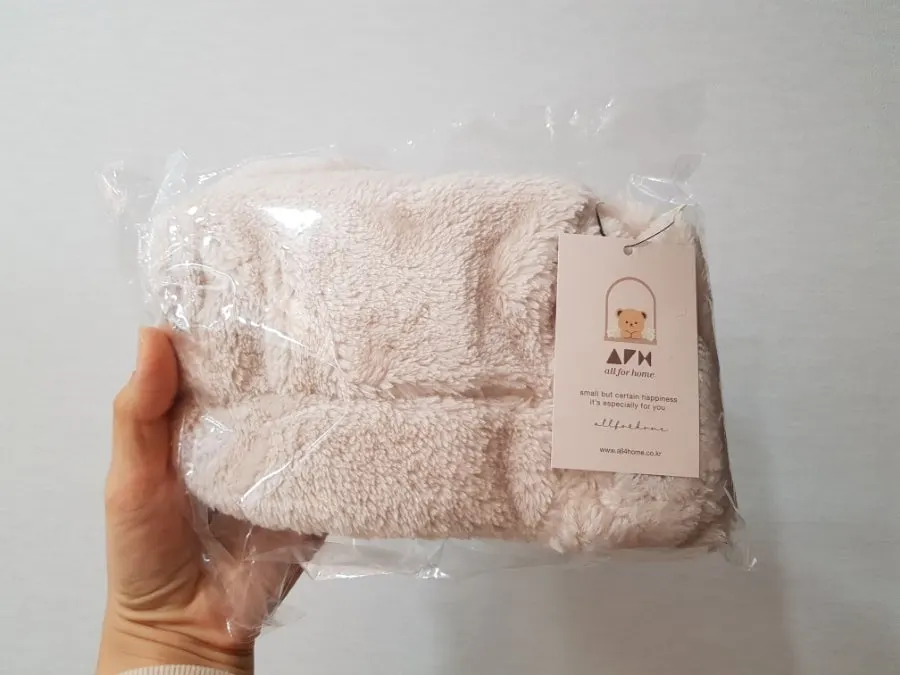 Careful packaging for winter baby socks