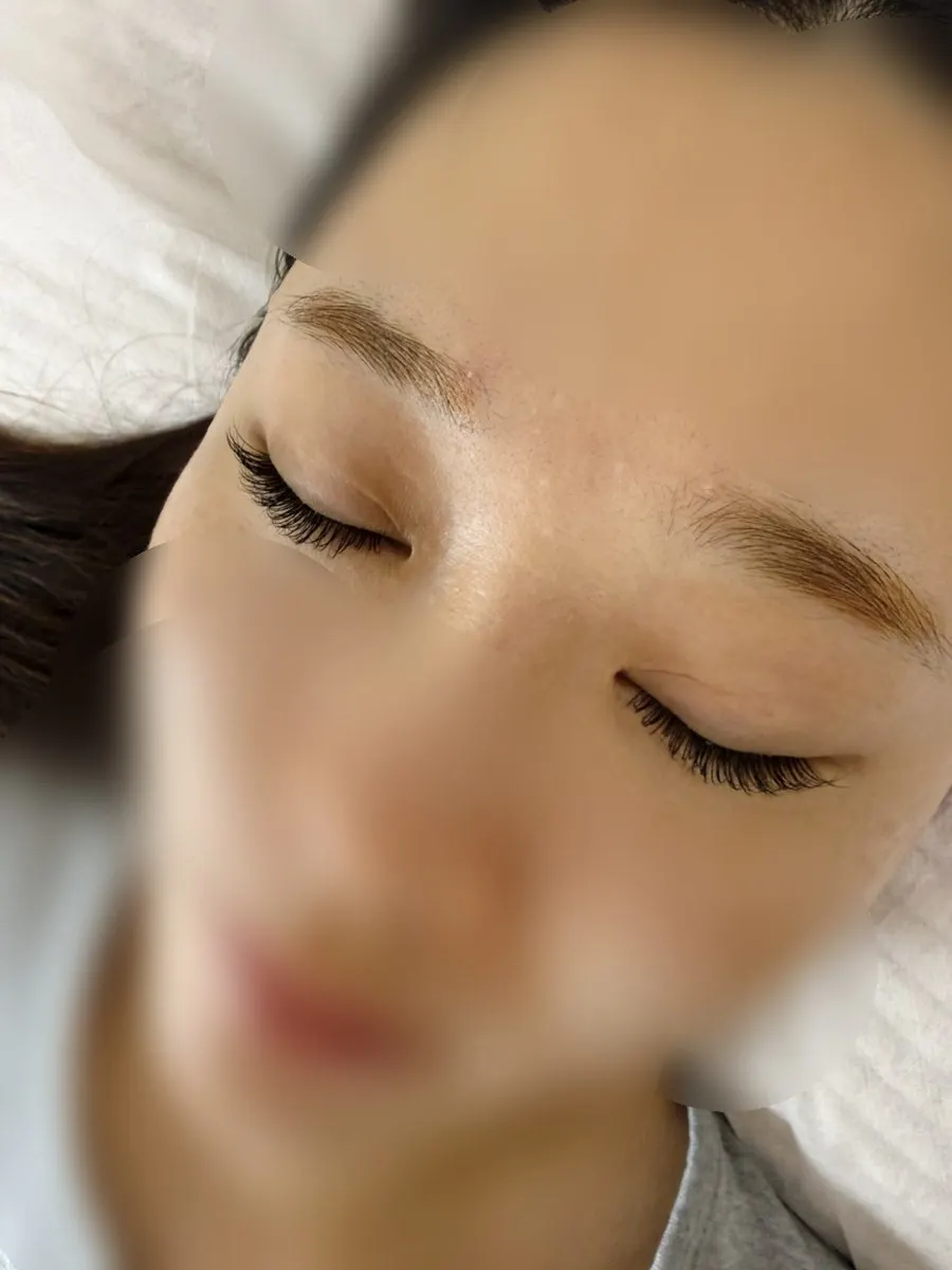 Close-up of sharper eyes after lash extensions