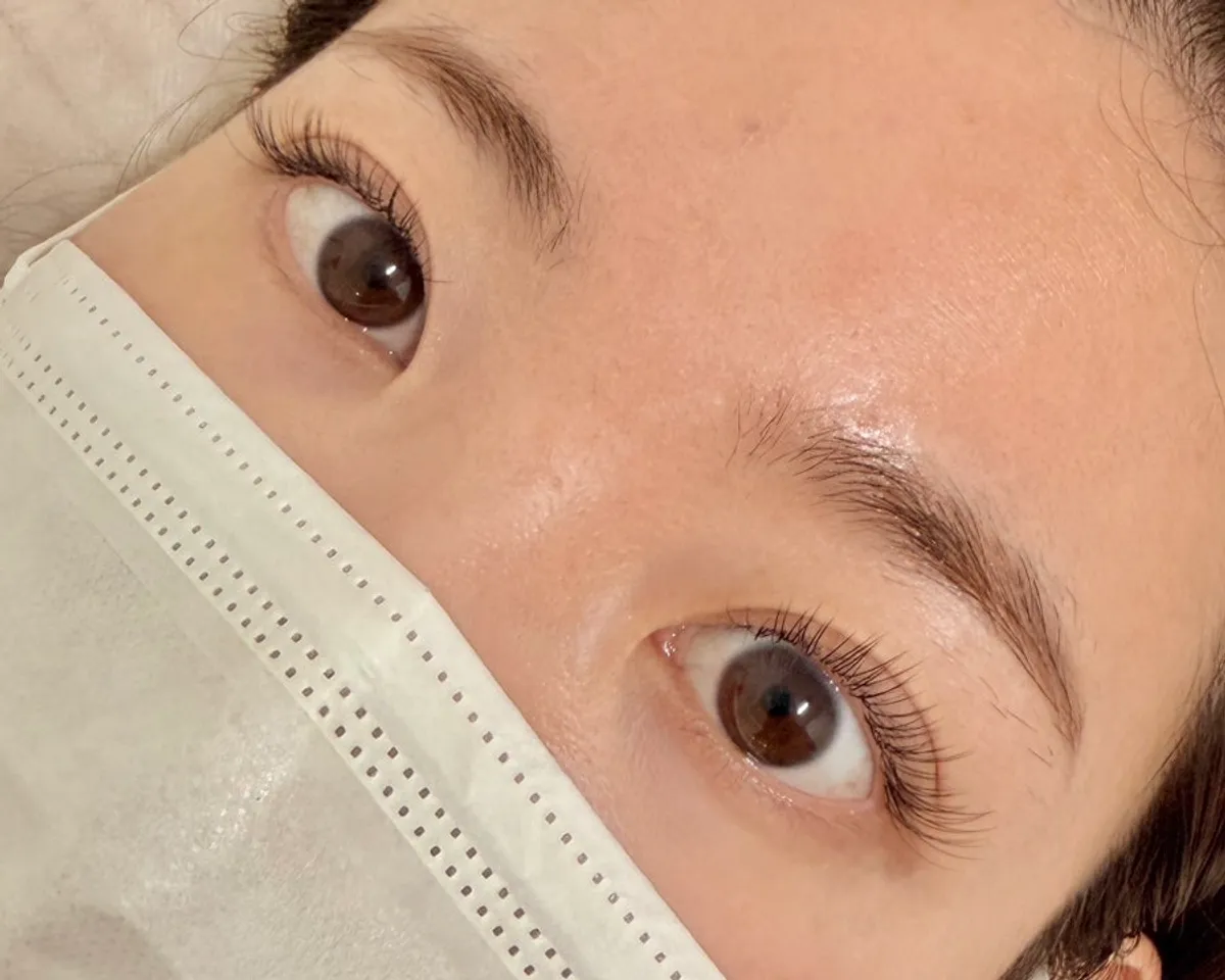 자연스러운 클래식 속눈썹연장 완성 눈매