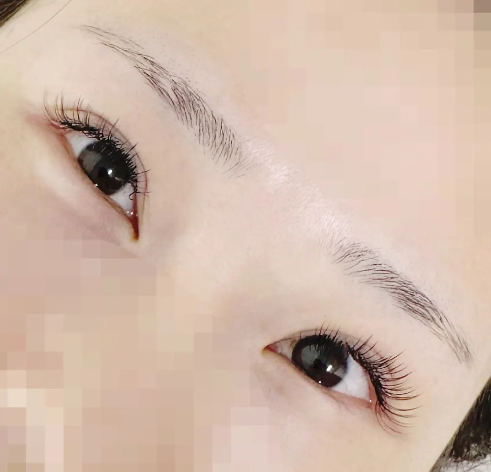 Close-up of individually applied flat double lashes