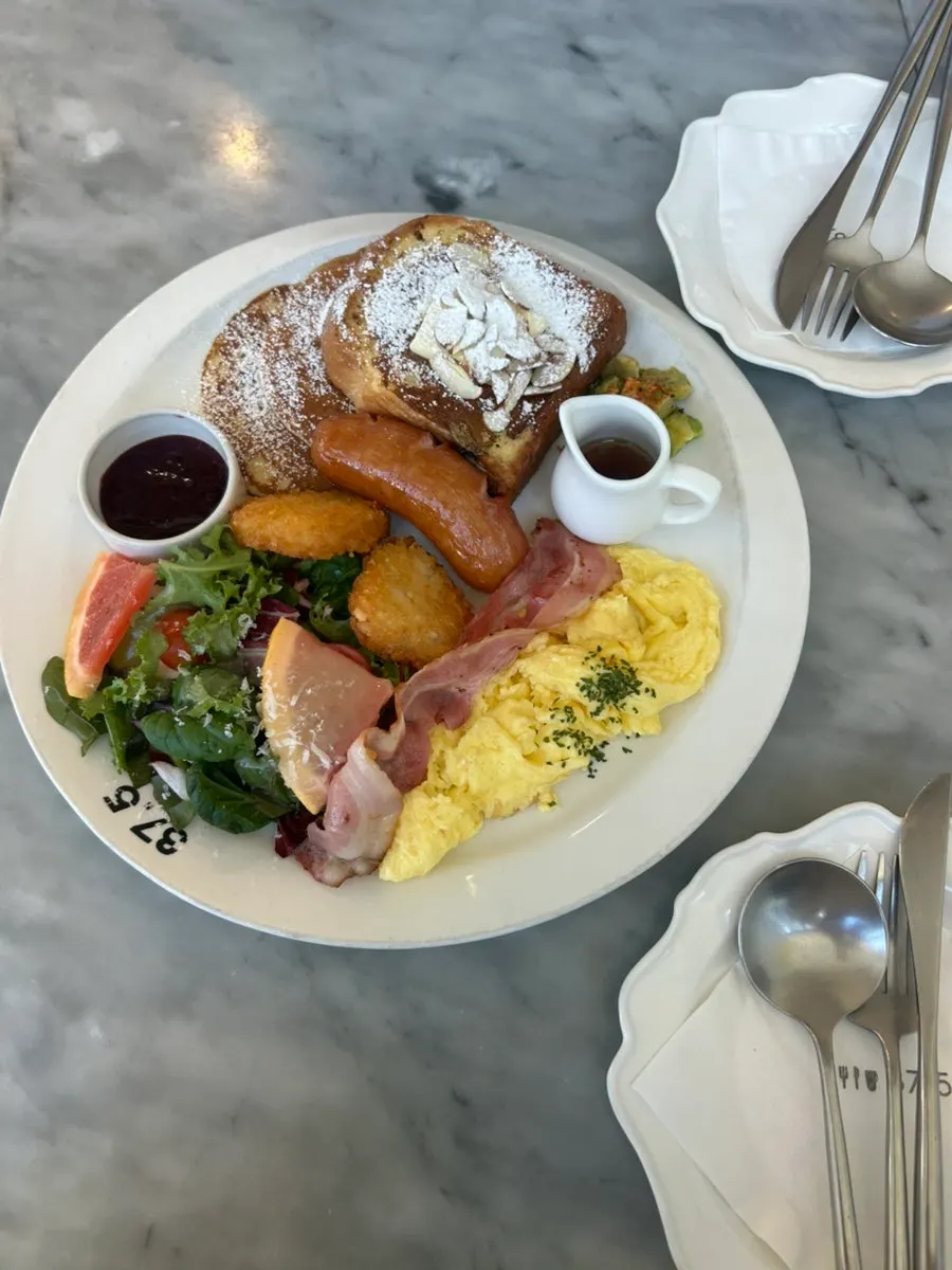 A plate of American Breakfast
