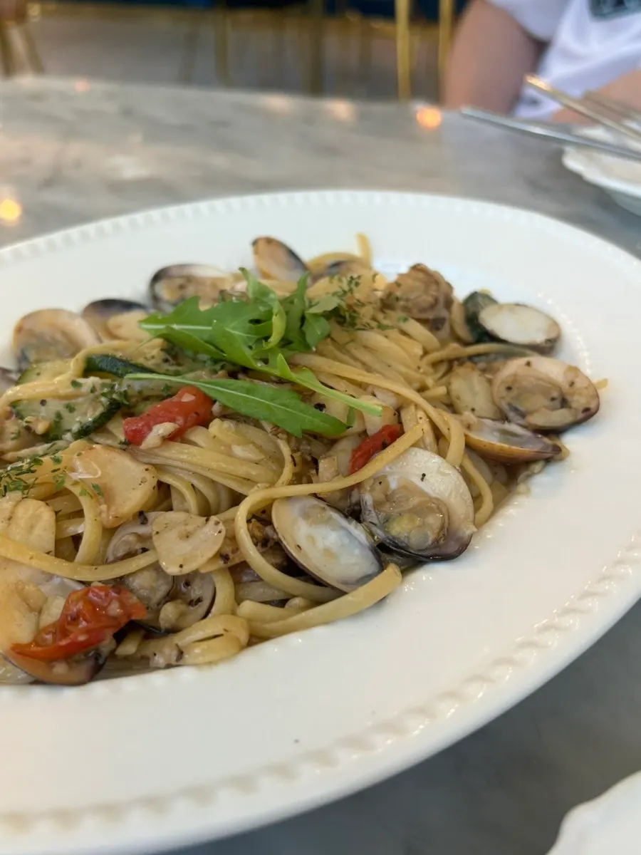Clam pasta noodles tossed in oil sauce
