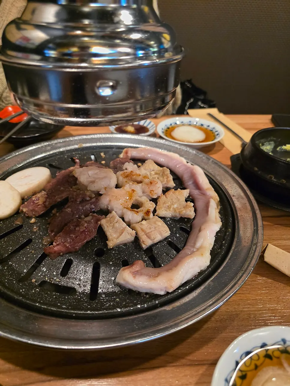 Large pieces of gopchang grilling on the plate