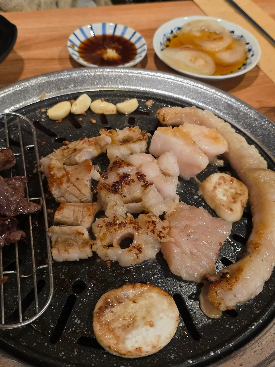 Grilled heart dipped in sauce
