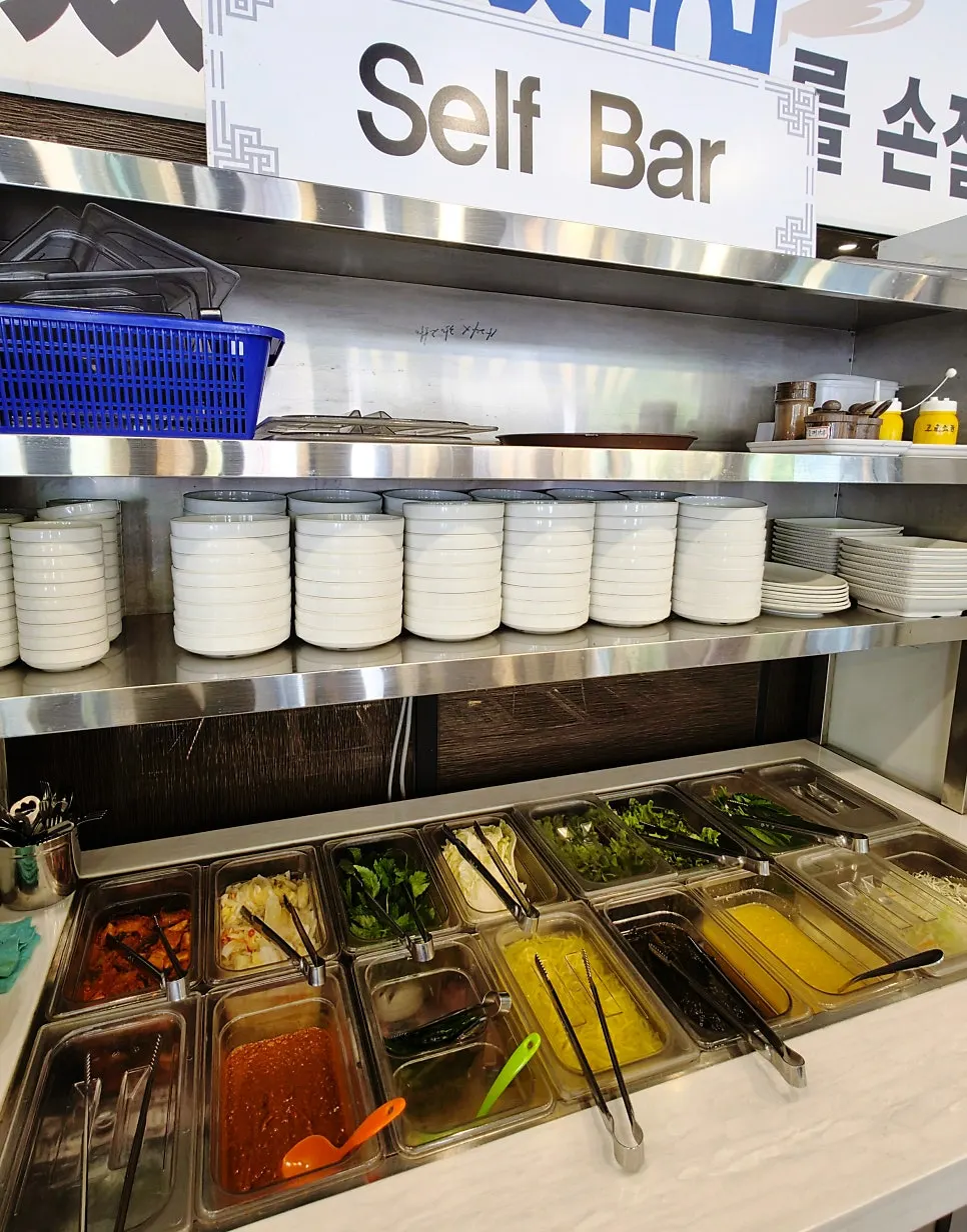 반찬과 쌈채소 셀프바
